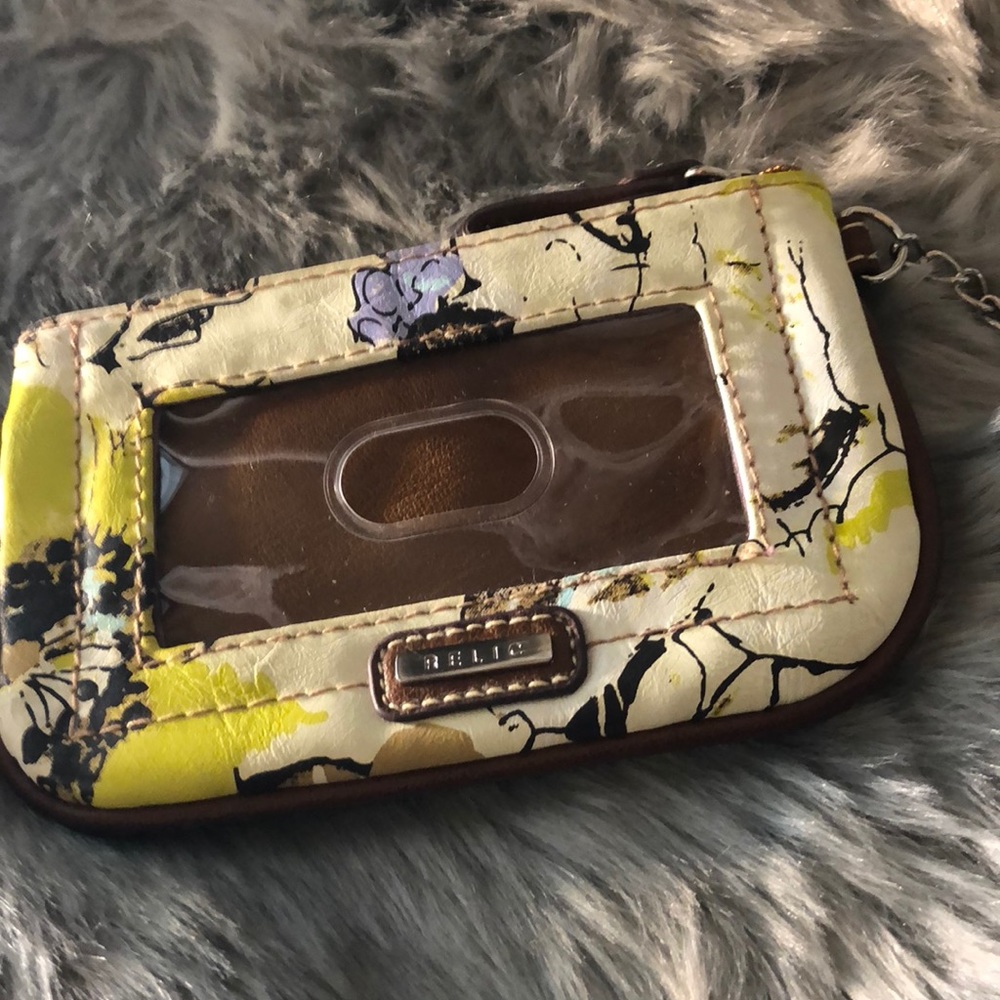 Relic card wallet free with any other purchase. Just bundle it!